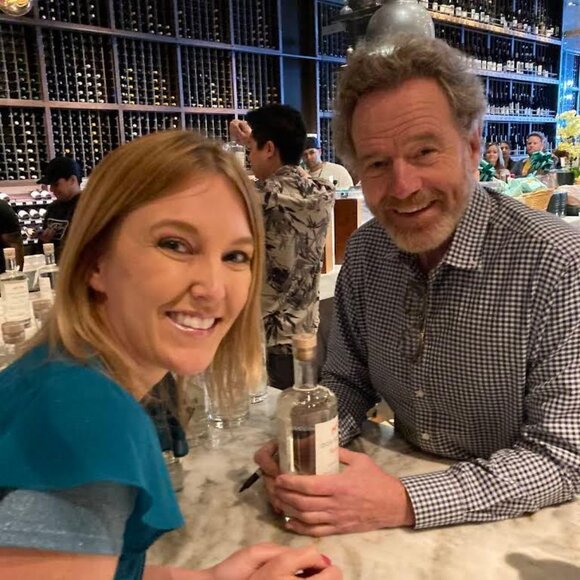 Dos Hombres Bottle Signed by Bryan Cranston and Aaron Paul BREAKING BAD - Picture 3 of 5